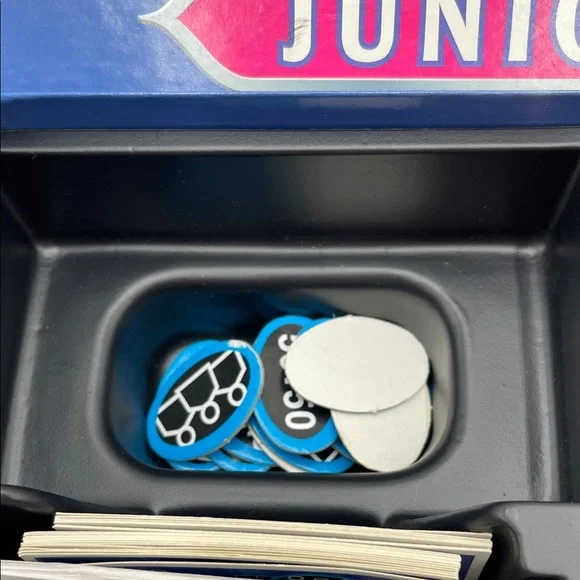 Vintage 2000 Who Wants to Be a Millionaire Junior Board Game - Picture 4 of 4